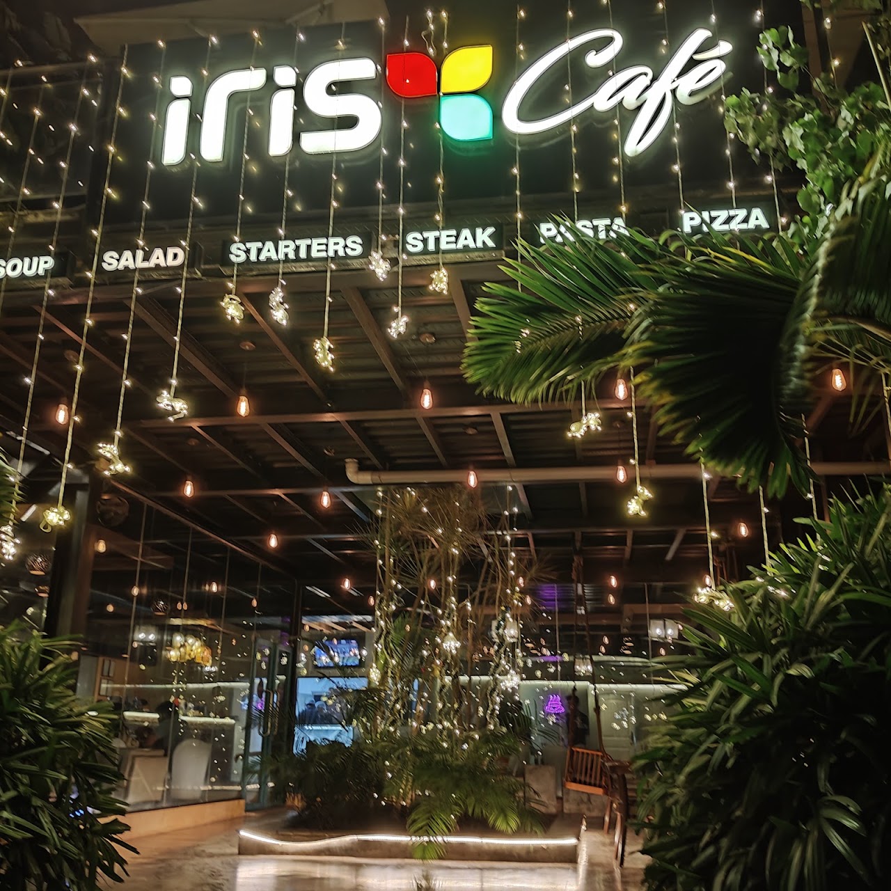 Iris Cafe HSR, photo 4 of 8 posted by diners