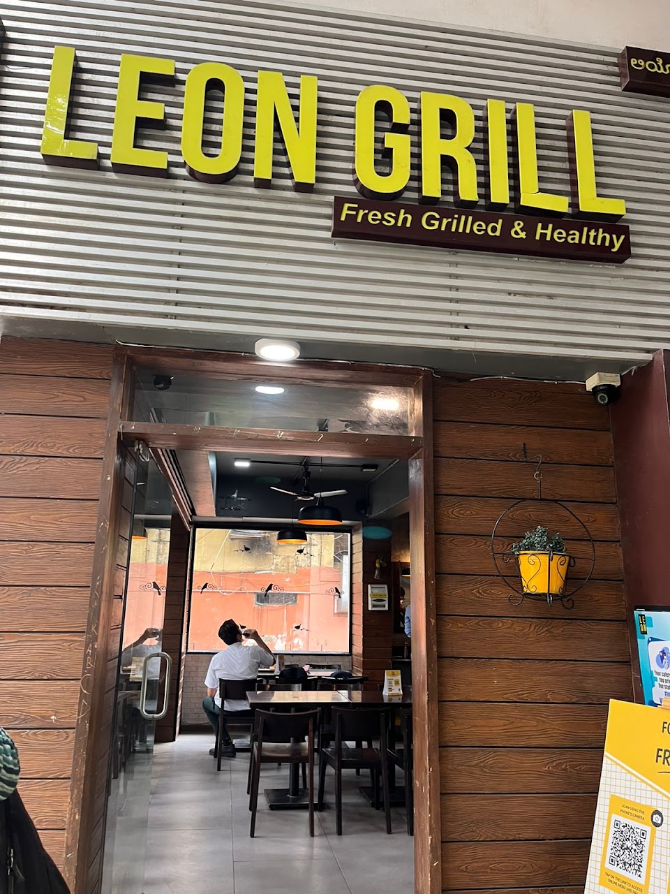 Leon's Burgers & Wings Indiranagar, photo 6 of 8 posted by diners
