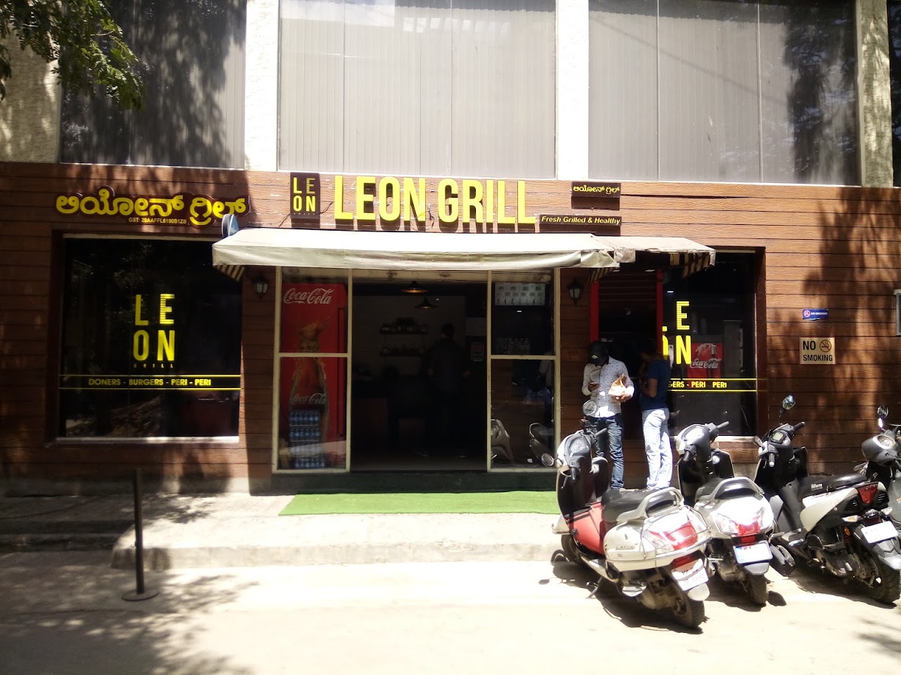 Leon's Burgers & Wings JBN, photo 5 of 8 posted by diners