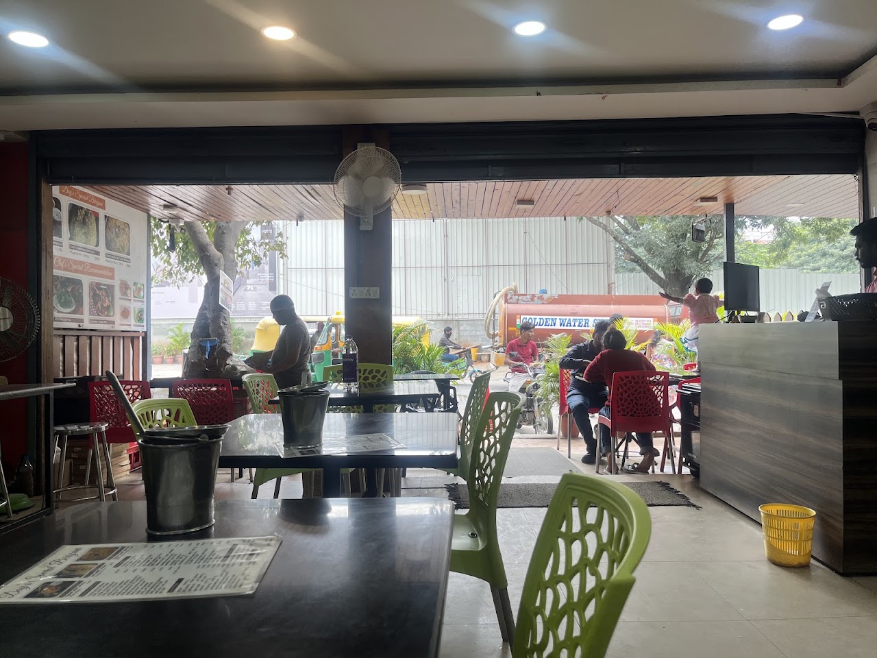 Mandya Gowdru Donne Biriyani, photo 6 of 8 posted by diners