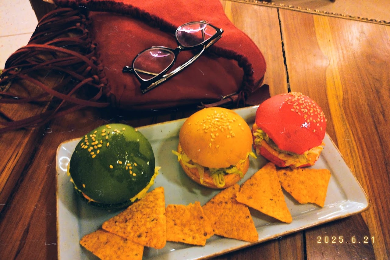 Burger at Xero Degrees